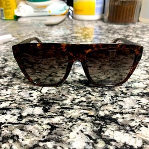 Authentic and brand new Fossil FOS 3085/S 086 sunglasses. The color is a Havana